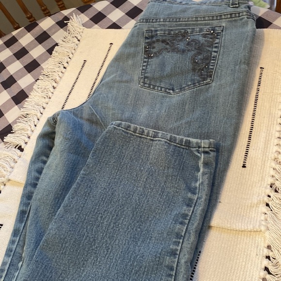 Gloria Vanderbilt Amanda Women's Jeans Size 12 With Embroidered Pockets - Picture 6 of 11